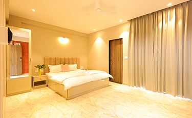 Deluxe room at The Marbella Beach Resort in Diveagar