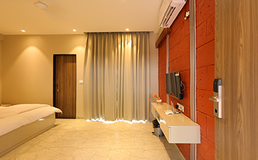 Comfortable resort room in Diveagar